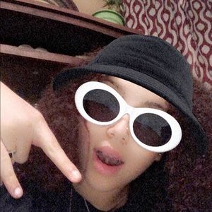 Meet your Posher, Alasia